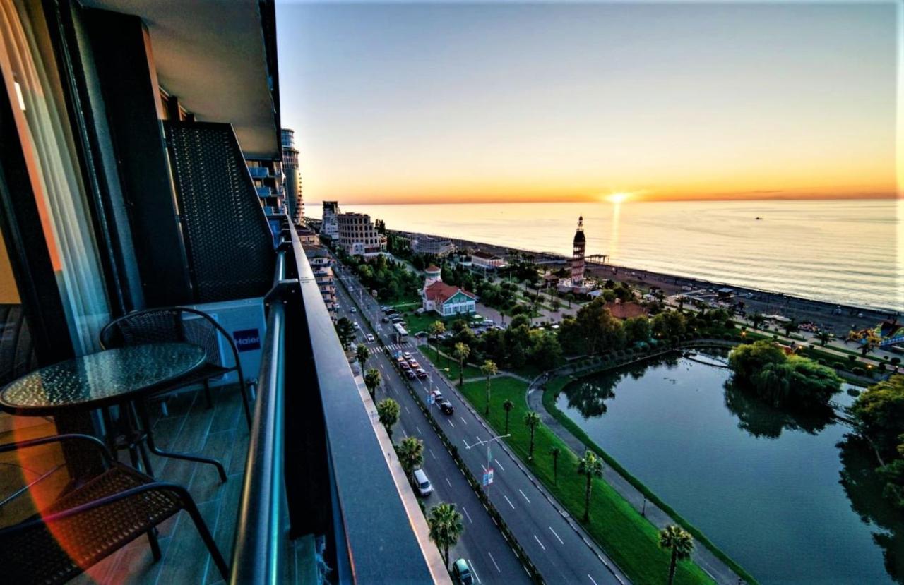 Downtown Centre In Batumi Aparthotel Orbi City In Batumi Exteriör bild